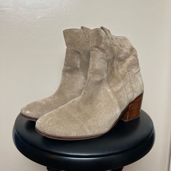SALE! Brown Suede Vince Camuto Booties Size 8 GUC - Picture 1 of 6